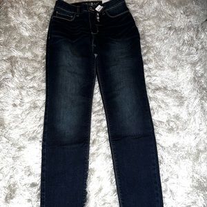 Denim Dark Wash SIZE 45 & Denim Medium Wash
SIZE 48